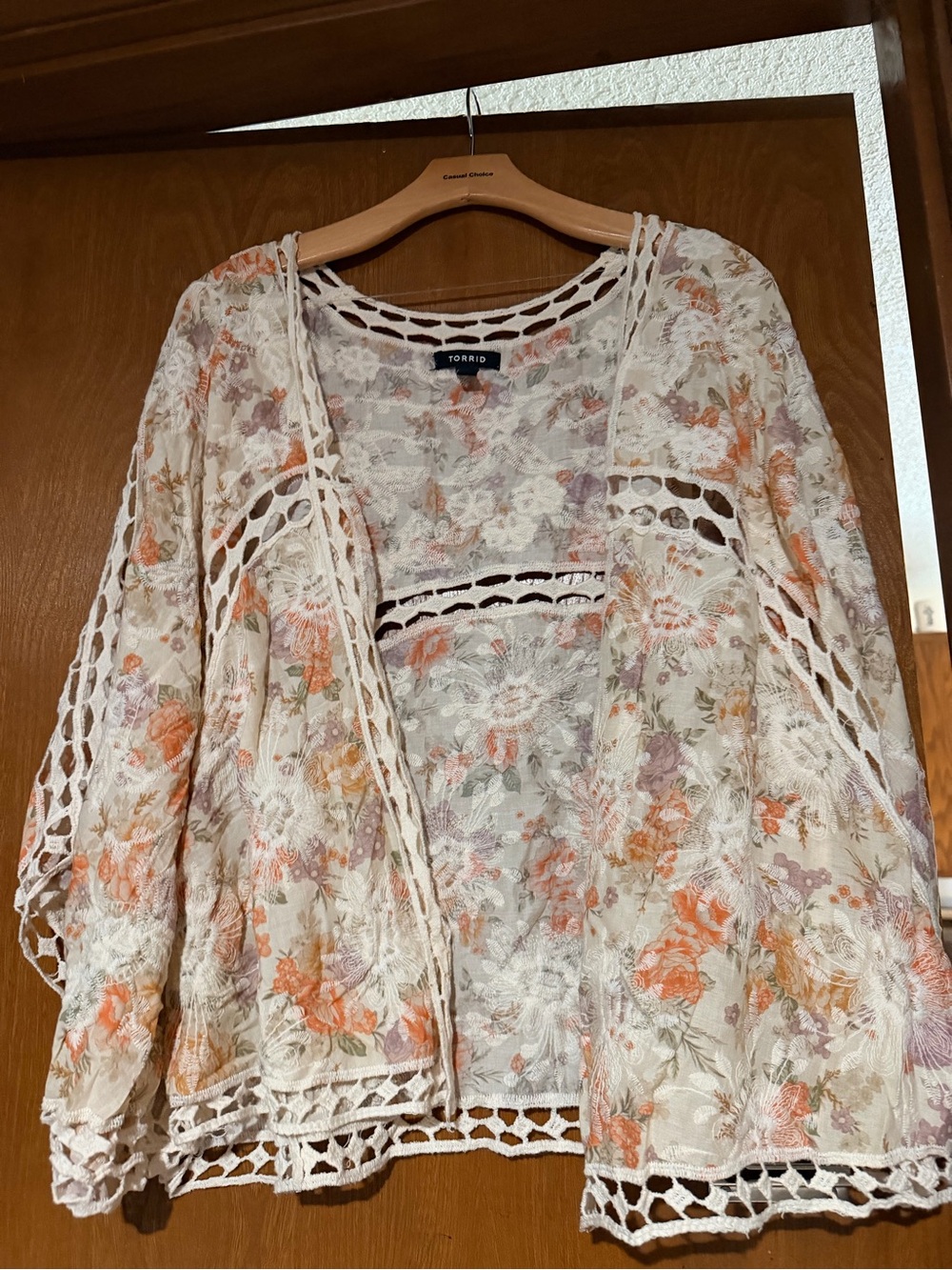 Torrid cream crochet open-front Kimono with orange and purple blooms Size 00
